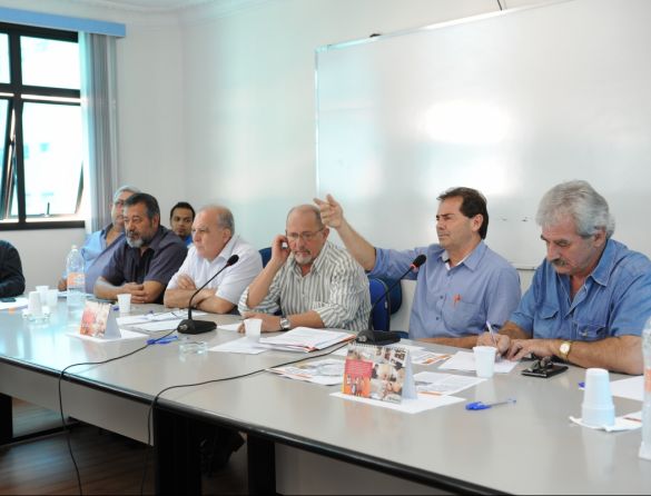 Reunião na Federação dos Metalúrgicos de São Paulo debate projeto da