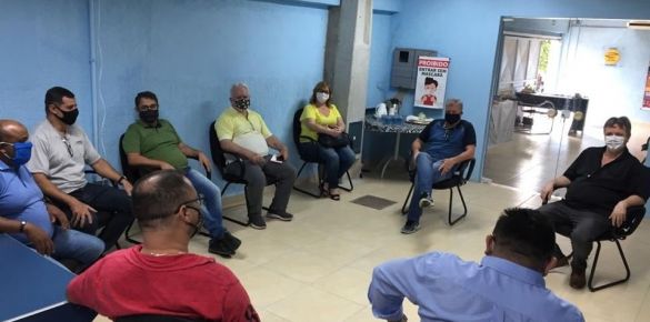 Na foto, reunião de sindicalistas na sede dos servidores de Praia Grande, na tarde de sexta-feira