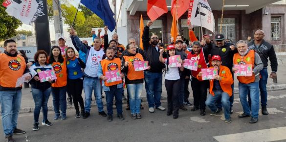  Centrais sindicais protestam, em São Paulo, contra juros altos
