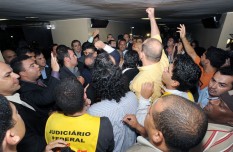 Brasília (DF): Protestos e negociações marcam discussão do Orçamento de 2012