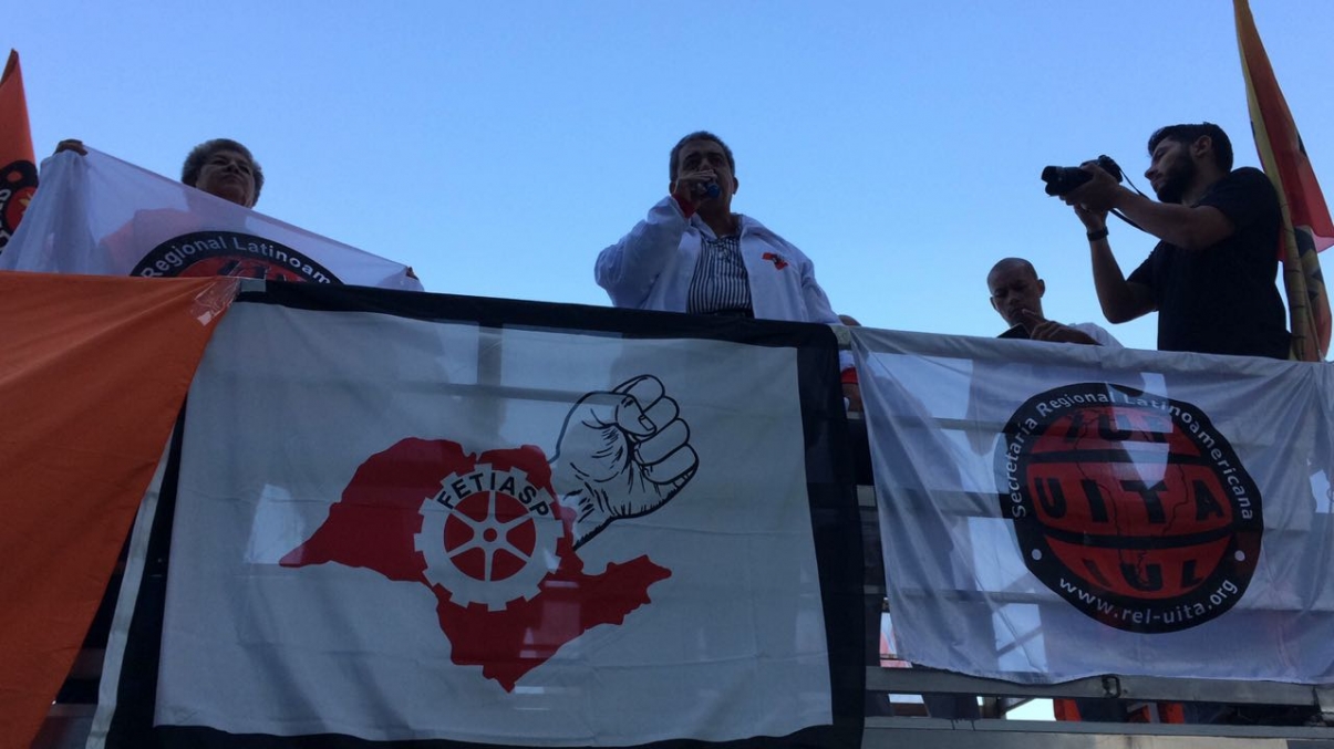 Trabalhadores da Alimentação realizam protesto em frente a BRF