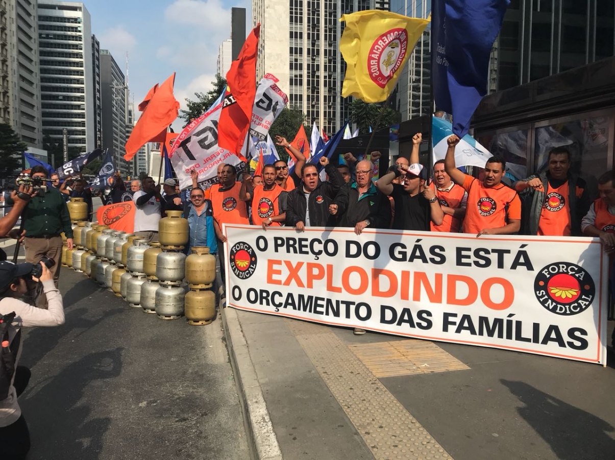 Força Sindical e demais entidades fazem protesto em frente a Petrobras, em São Paulo
