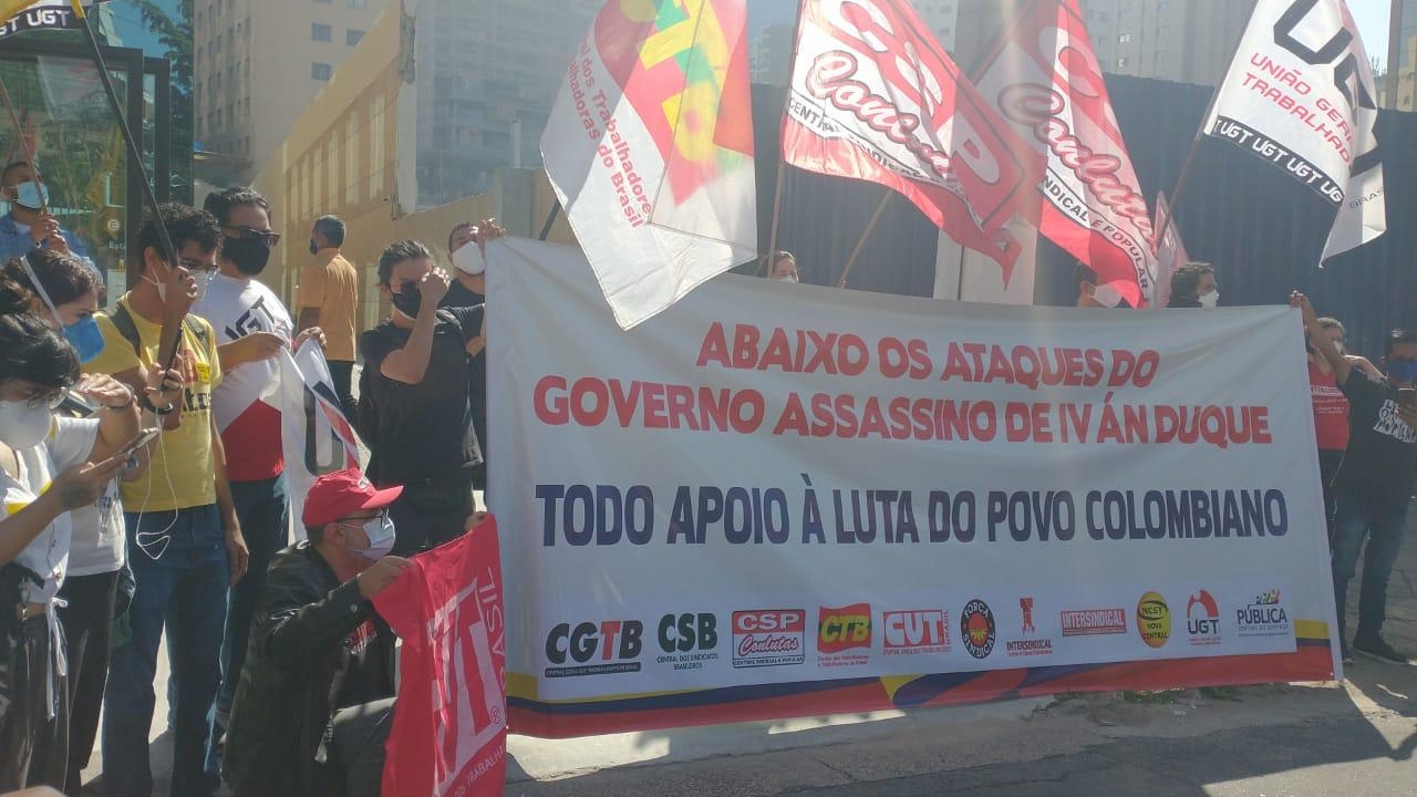 Ato das centrais sindicais em apoio ao povo colombiano