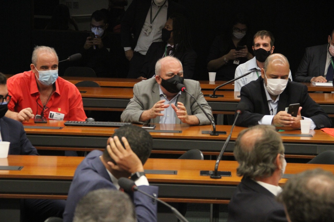 Partidos debatem novos atos pelo impeachment de Bolsonaro