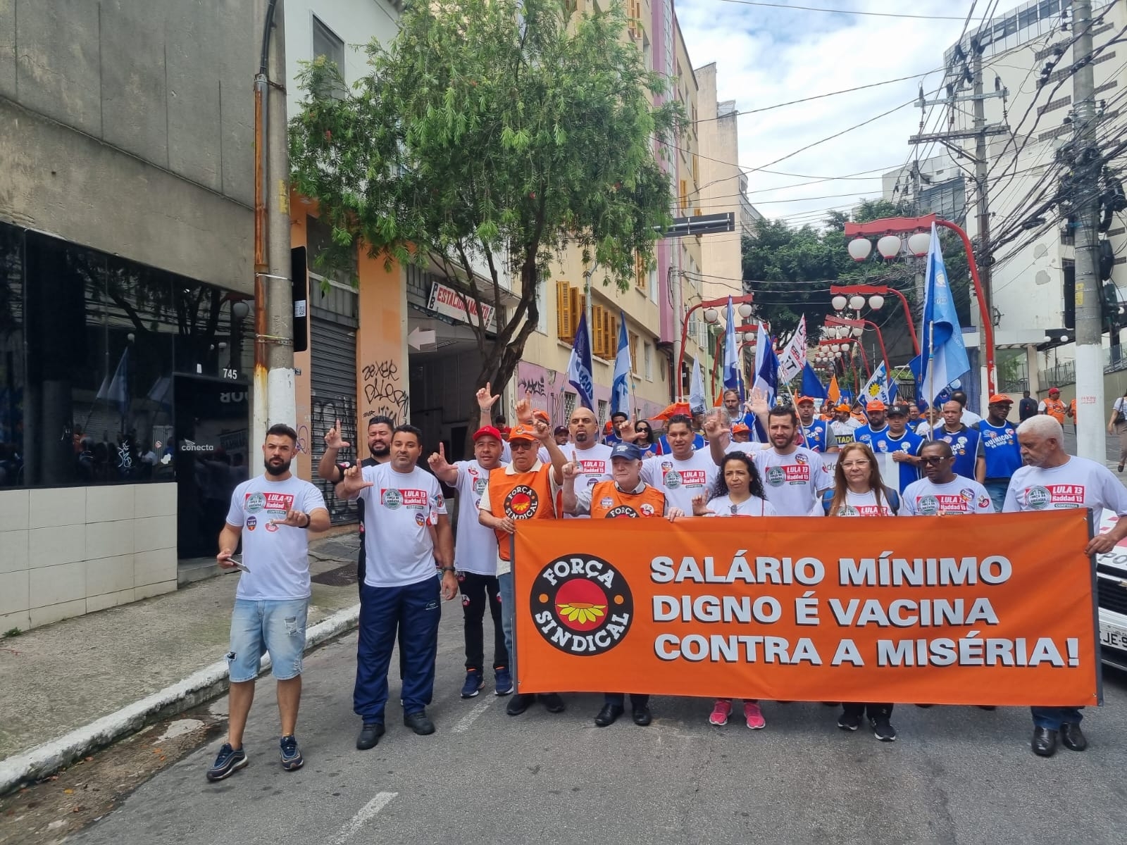 Sindicalistas vão às ruas em defesa dos aposentados e por salário mínimo digno