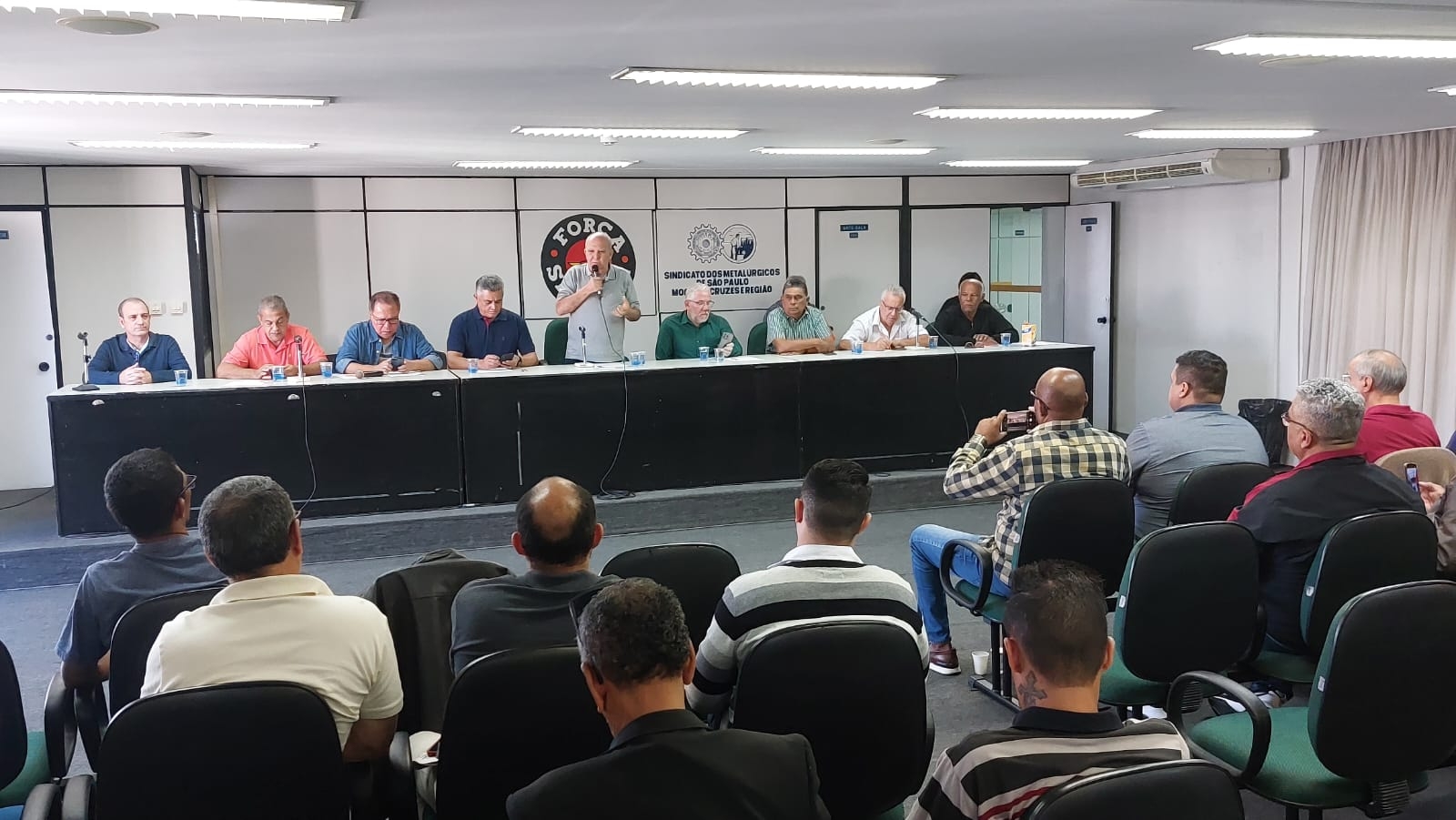 Trabalhadores do setor papeleiro debatem negociação coletiva na sede da Força