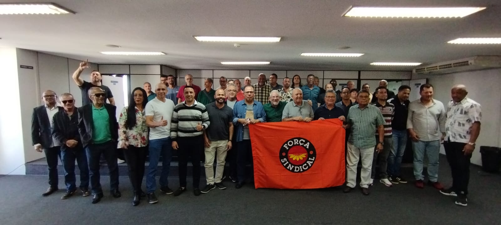 Trabalhadores do setor papeleiro debatem negociação coletiva na sede da Força