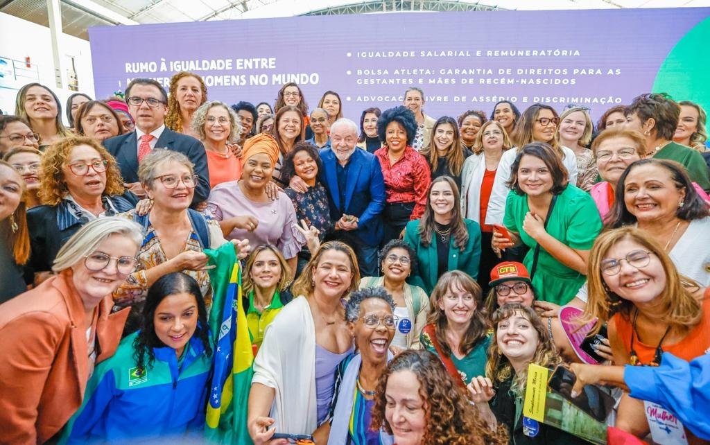 Lula sanciona lei da igualdade salarial entre mulheres e homens