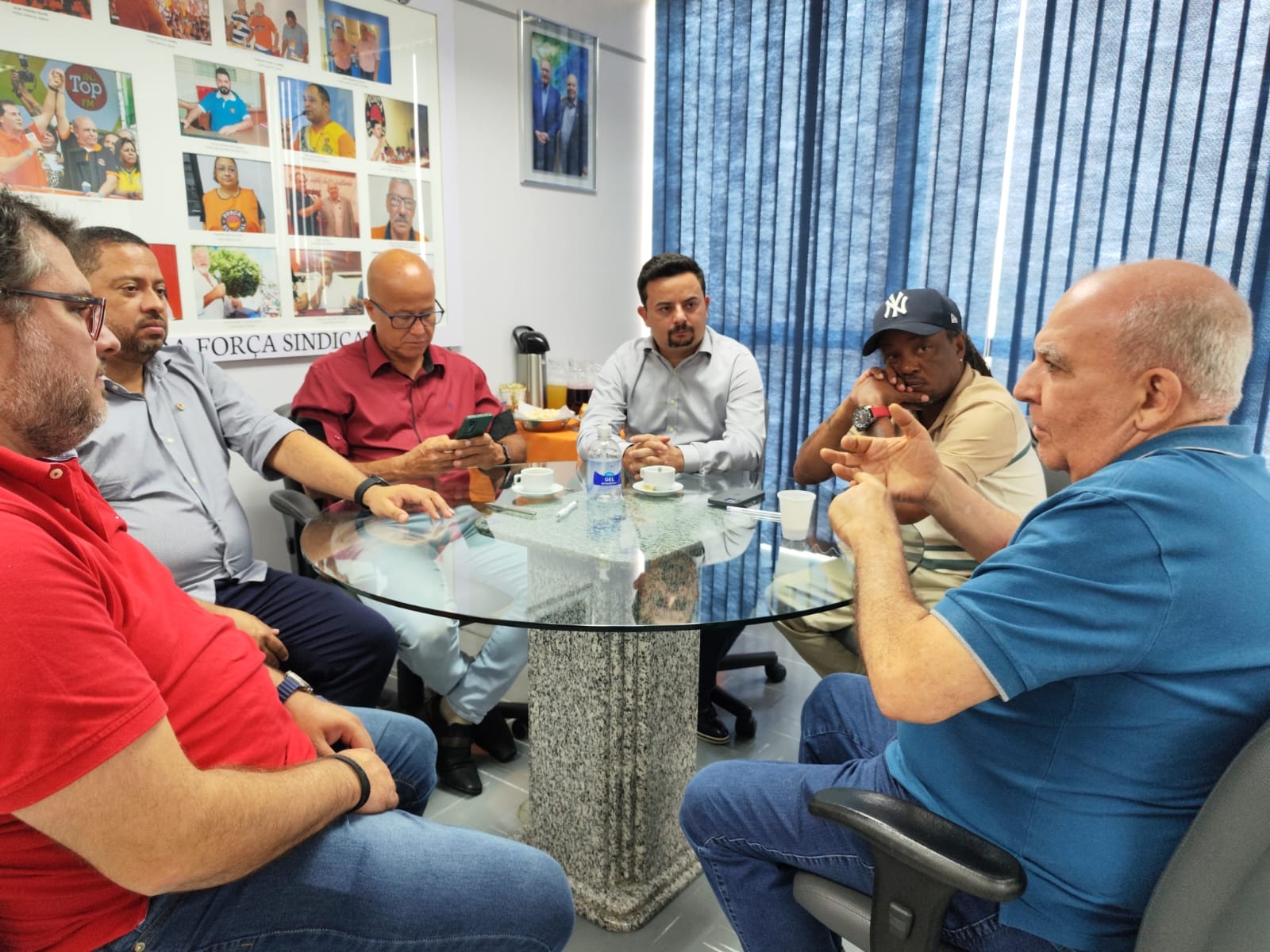 Presidente da Força se reúne com sindicatos da construção pesada