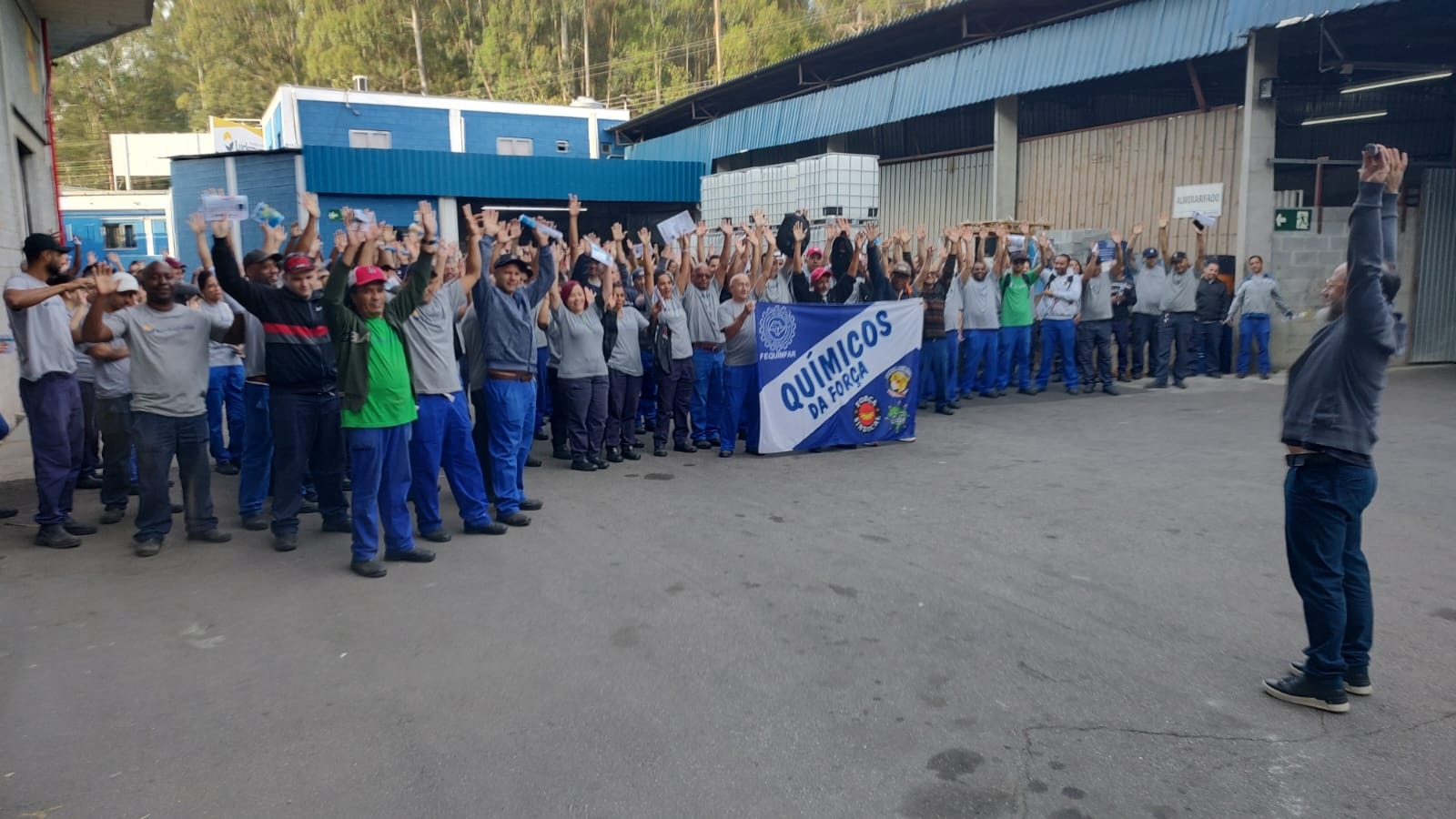 Mobilização com os trabalhadores da empresa Luckspuma em Ferraz de Vasconcelos.