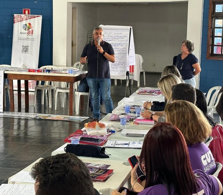 Trabalhadores da indústria promovem debate sobre combate ao trabalho precário