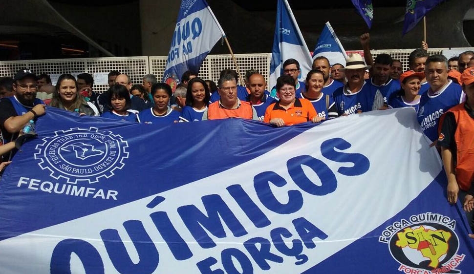 Químicos da Força assinam convenção com aumento real