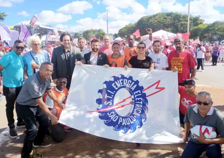 Eletricitários SP somam força a Plenária das Centrais em Brasília