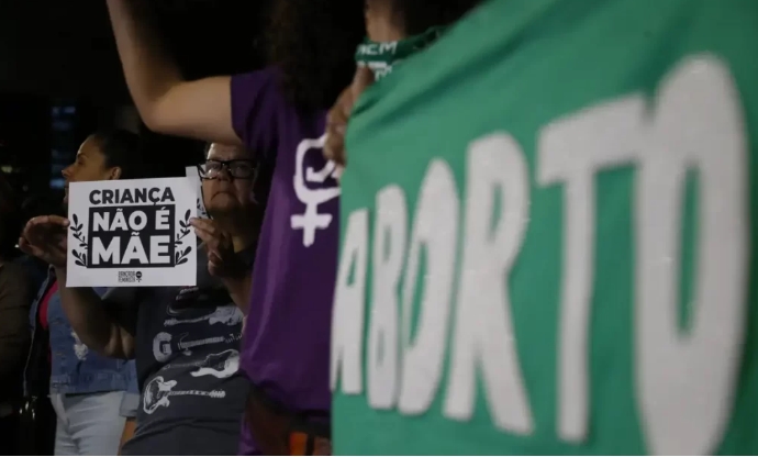 Mulheres das centrais repudiam PL do aborto