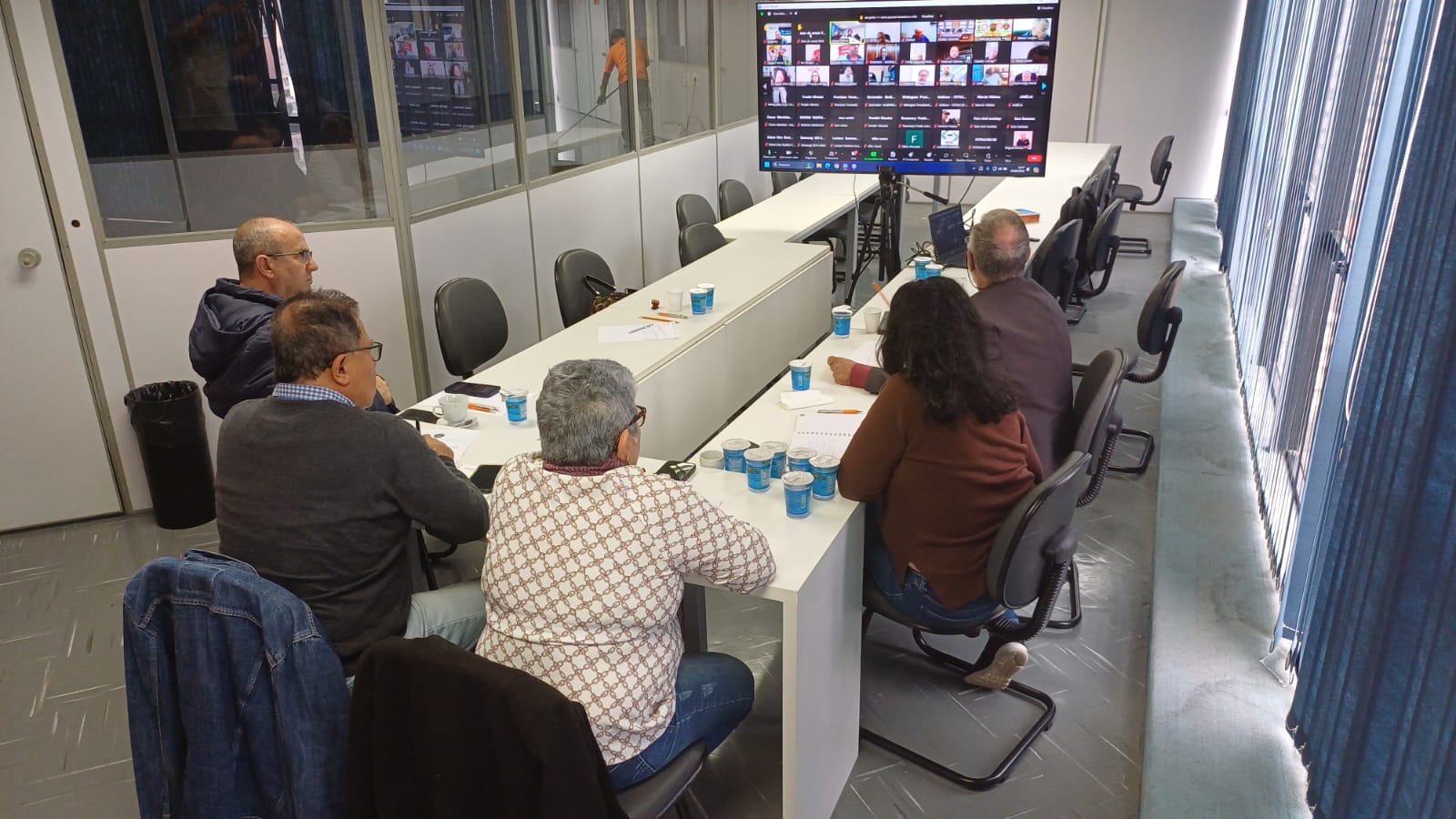 Reunião foi híbrida, presencialmente na sede do Sindec em Porto Alegre e online, através da Plataforma Zoom