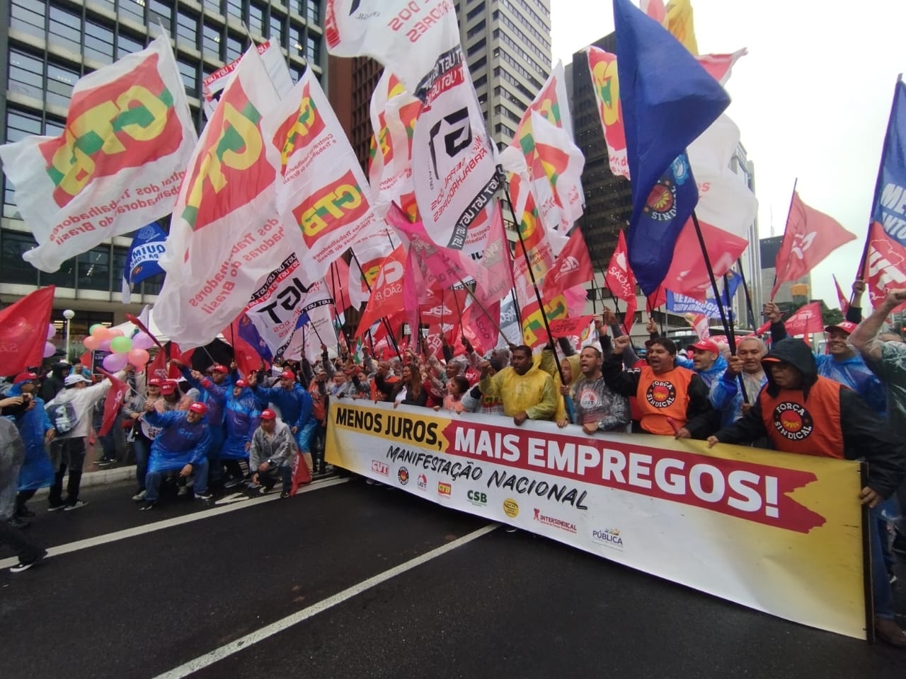 Manifestação nacional das centrais pede queda nas taxas de juros