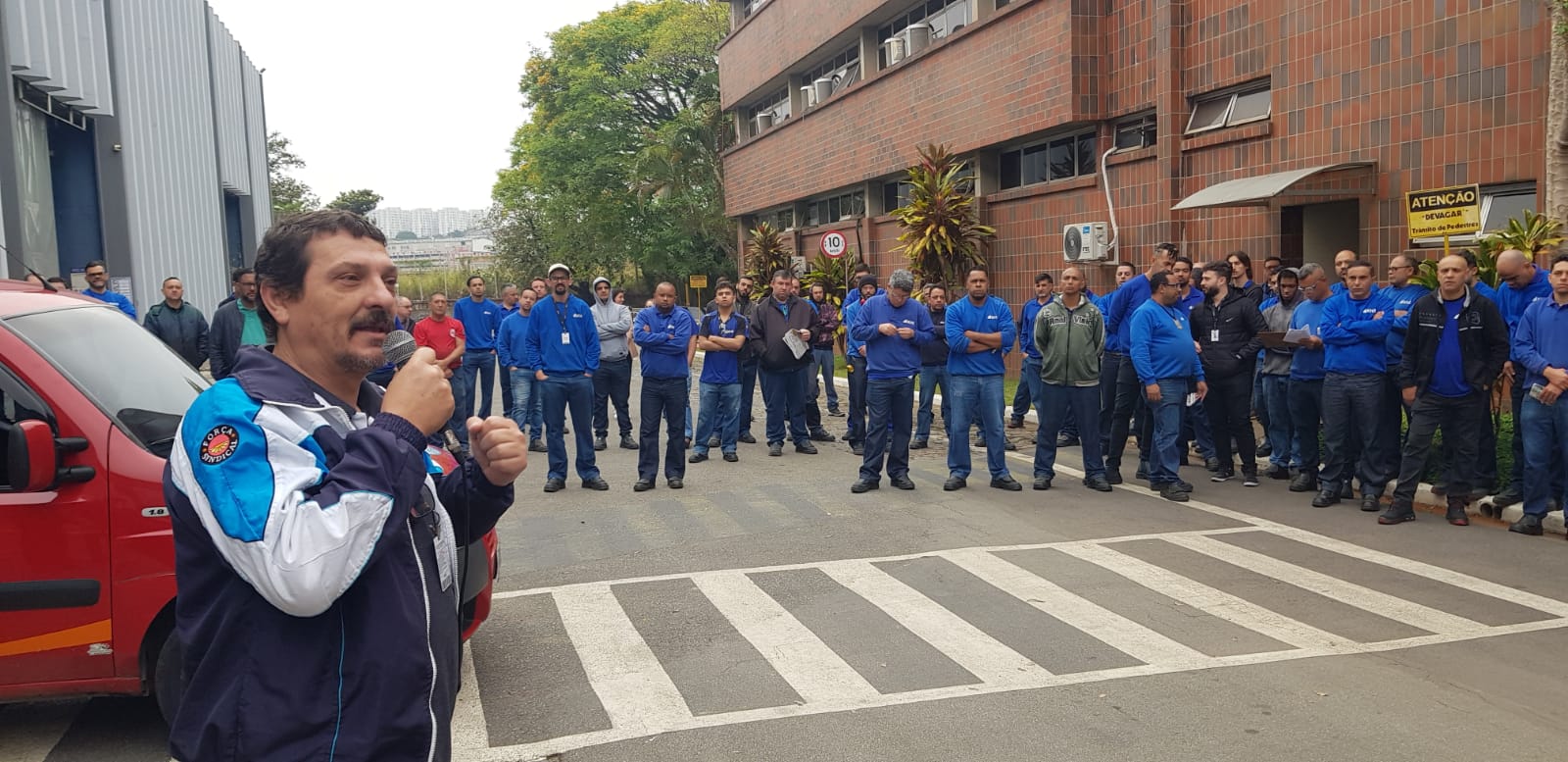 Metalúrgicos da KHS mobilizados por aumento real