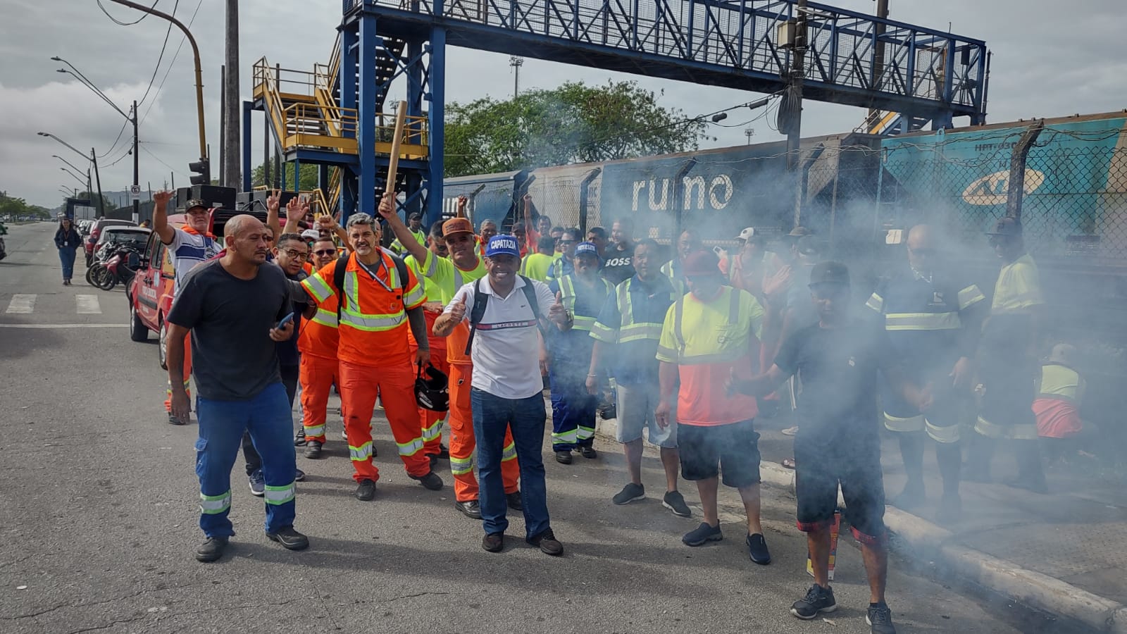 Portuários realizam greve em portos do país por direitos