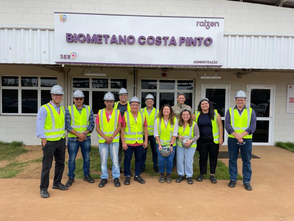 Químicos da Força visitam usina de gás biometano