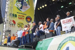Centrais sindicais entregam carros aos ganhadores dia 29 de maio