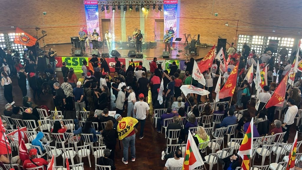 Trabalhadores celebram e reforçam luta por direitos em Porto Alegre