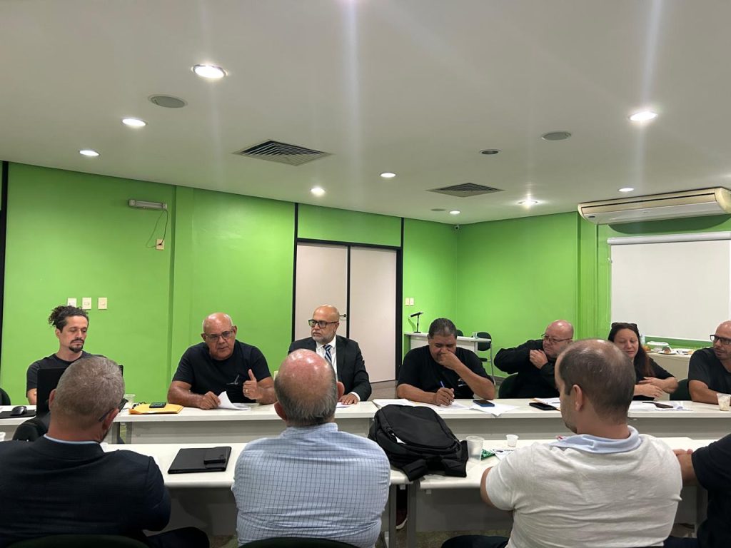 Impasse na negociação; Sinpospetro-RJ cobra mais direitos para os frentistas do Rio Impasse na negociação; Sinpospetro-RJ cobra mais direitos para os frentistas do Rio