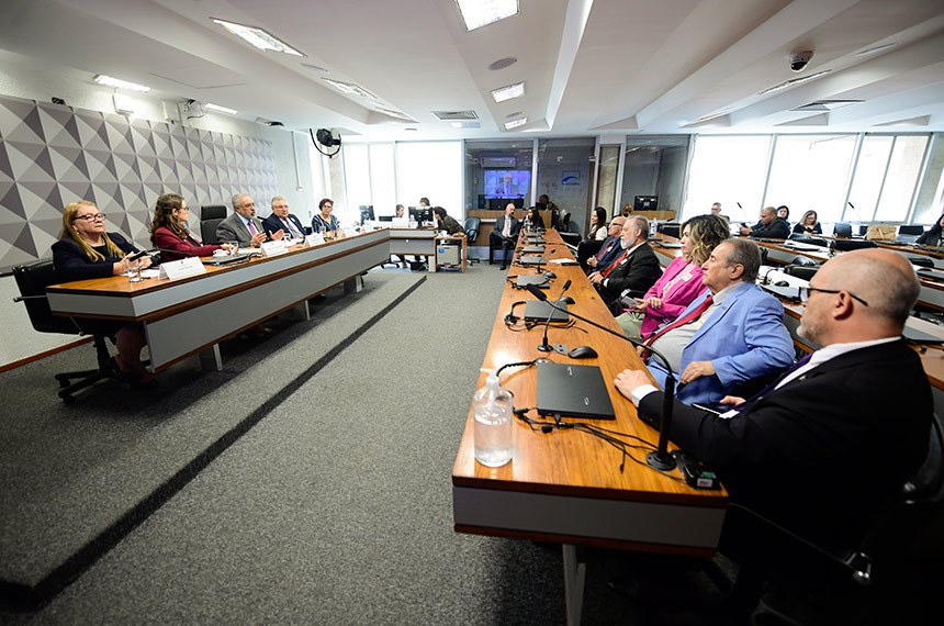 Frentistas de SP participam de debate sobre redução da jornada de trabalho sem corte de salário Frentistas de SP participam de debate sobre redução da jornada de trabalho sem corte de salário