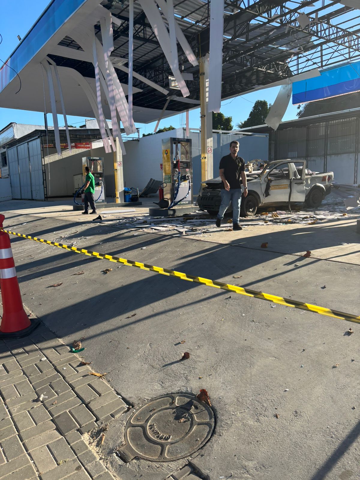 Sinpospetro-RJ visita posto em que veículo explodiu