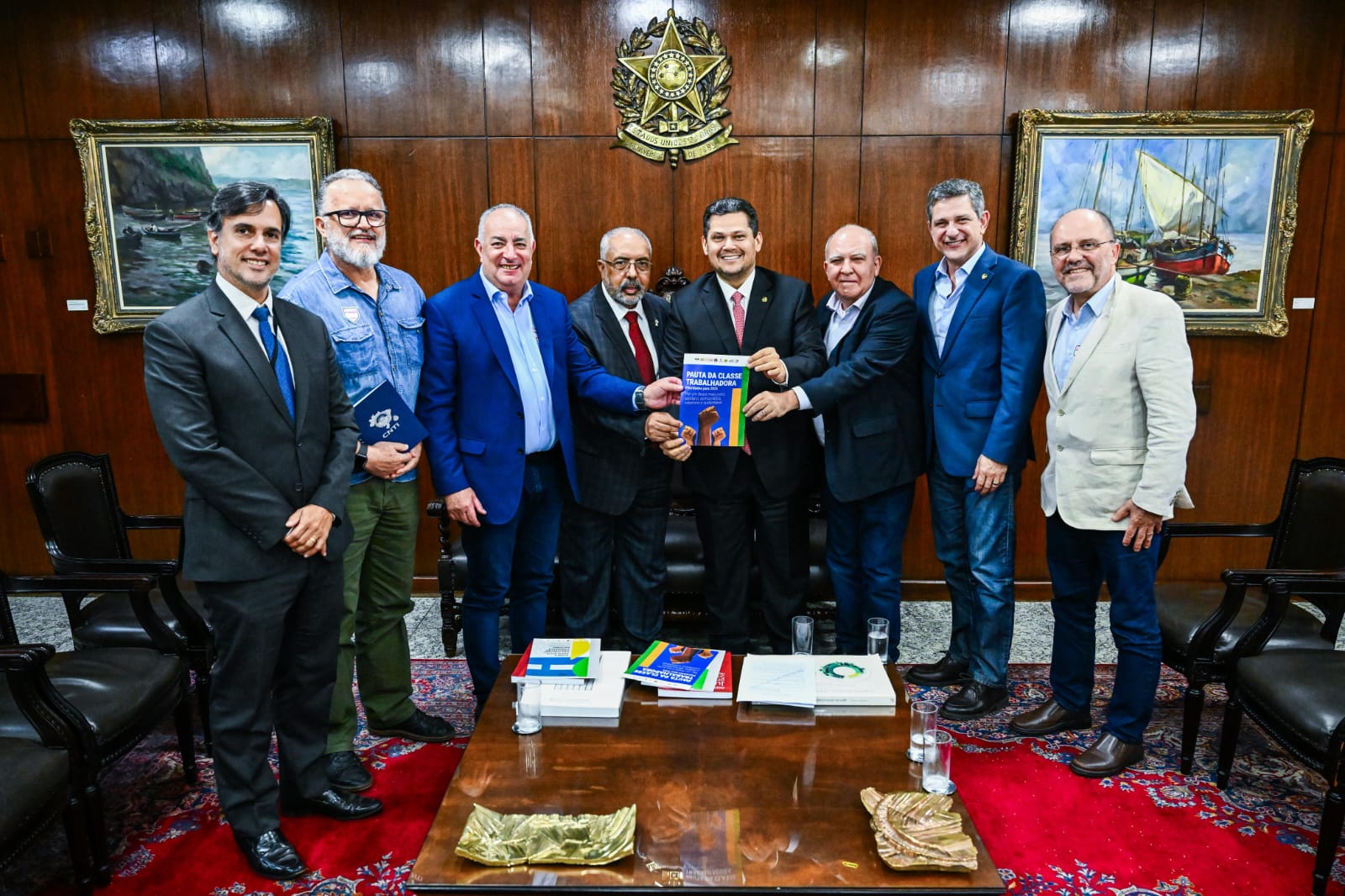 Sindicalistas reúnem-se com presidente do Senado