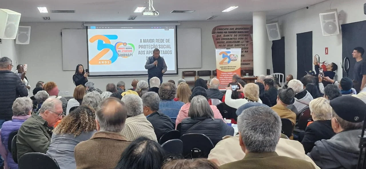 Apoio de aposentados e lideranças marca ato de 25 anos do Sindnapi