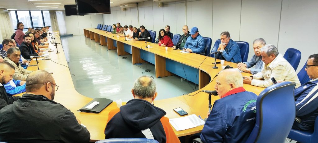 Metalúrgicos SP em ação pela sindicalização e redução da jornada