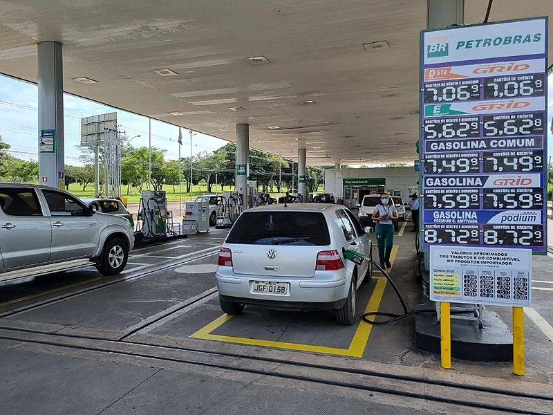 Posto de combustível no Rio terá que indenizar funcionários