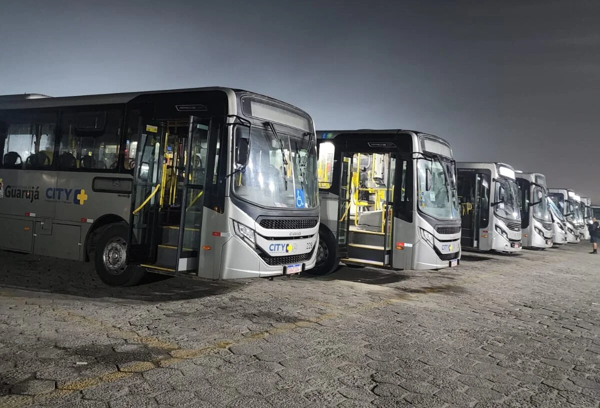 Transporte coletivo em greve por tempo indeterminado no Guarujá