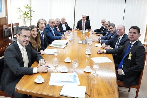 Alckmin, sindicalistas e empresários debatem setor do aço no Brasil