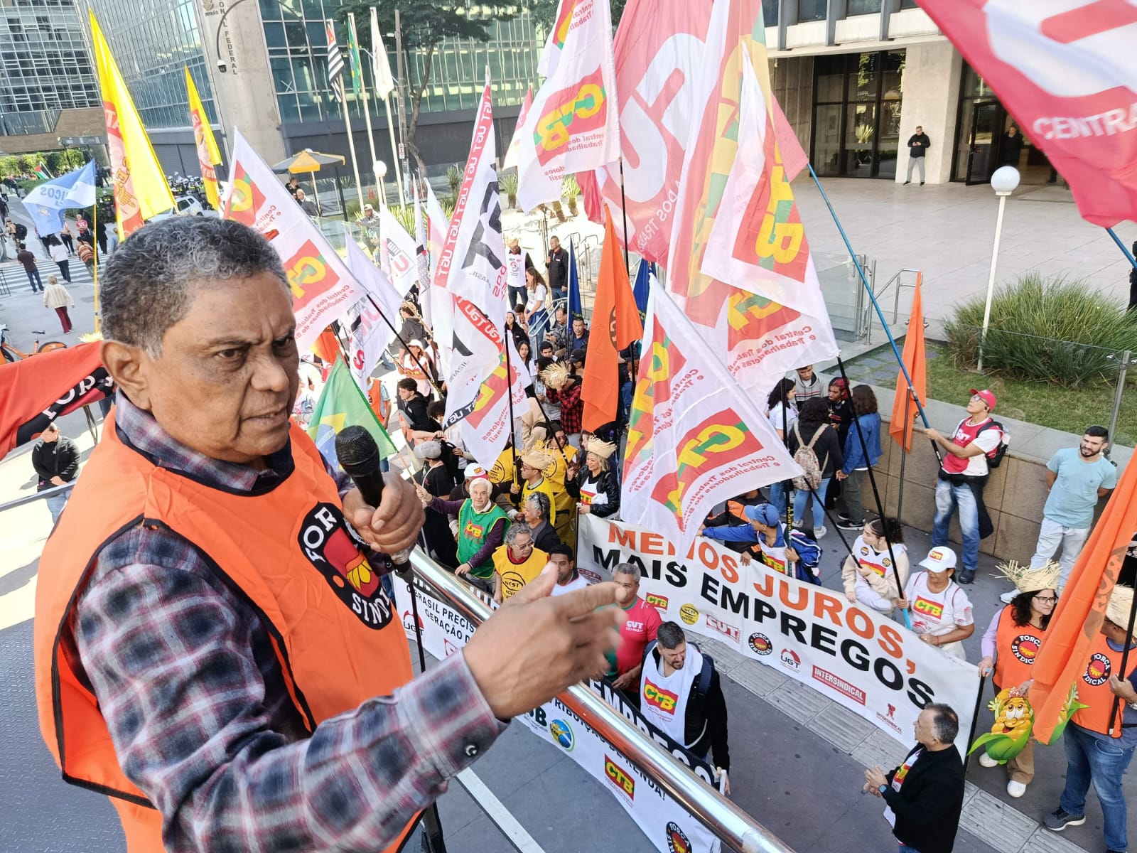 Centrais Sindicais fazem ato contra juros altos em são Paulo