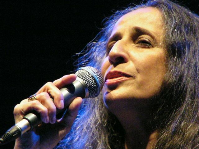 Maria Bethânia canta: Memórias do Mar; música
