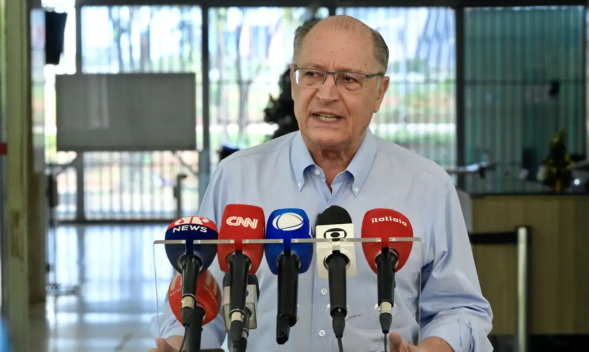 Alckmin chama centrais sindicais para debater tarifaço de Trump