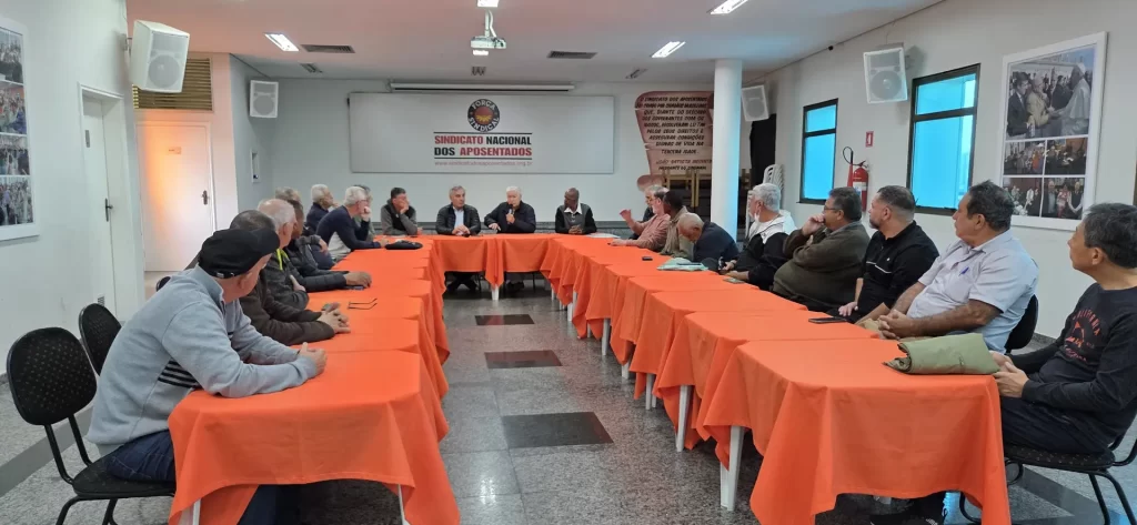 Aposentados do metrô buscam plano de saúde mais barato no Sindnapi