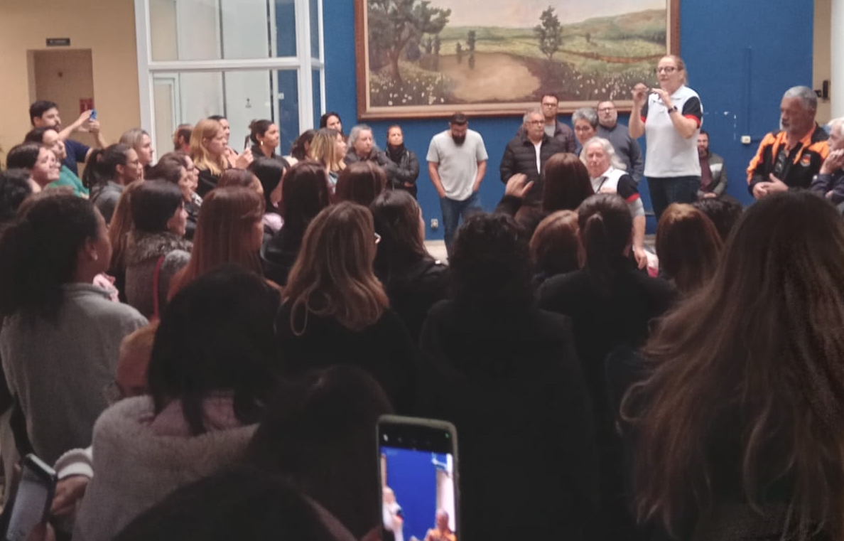 Educadores protestam em Ibiúna por Piso Nacional da Educação