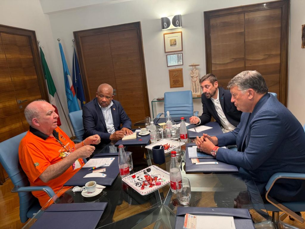 Miguel Torres fortalece relações sindicais em encontro na Itália