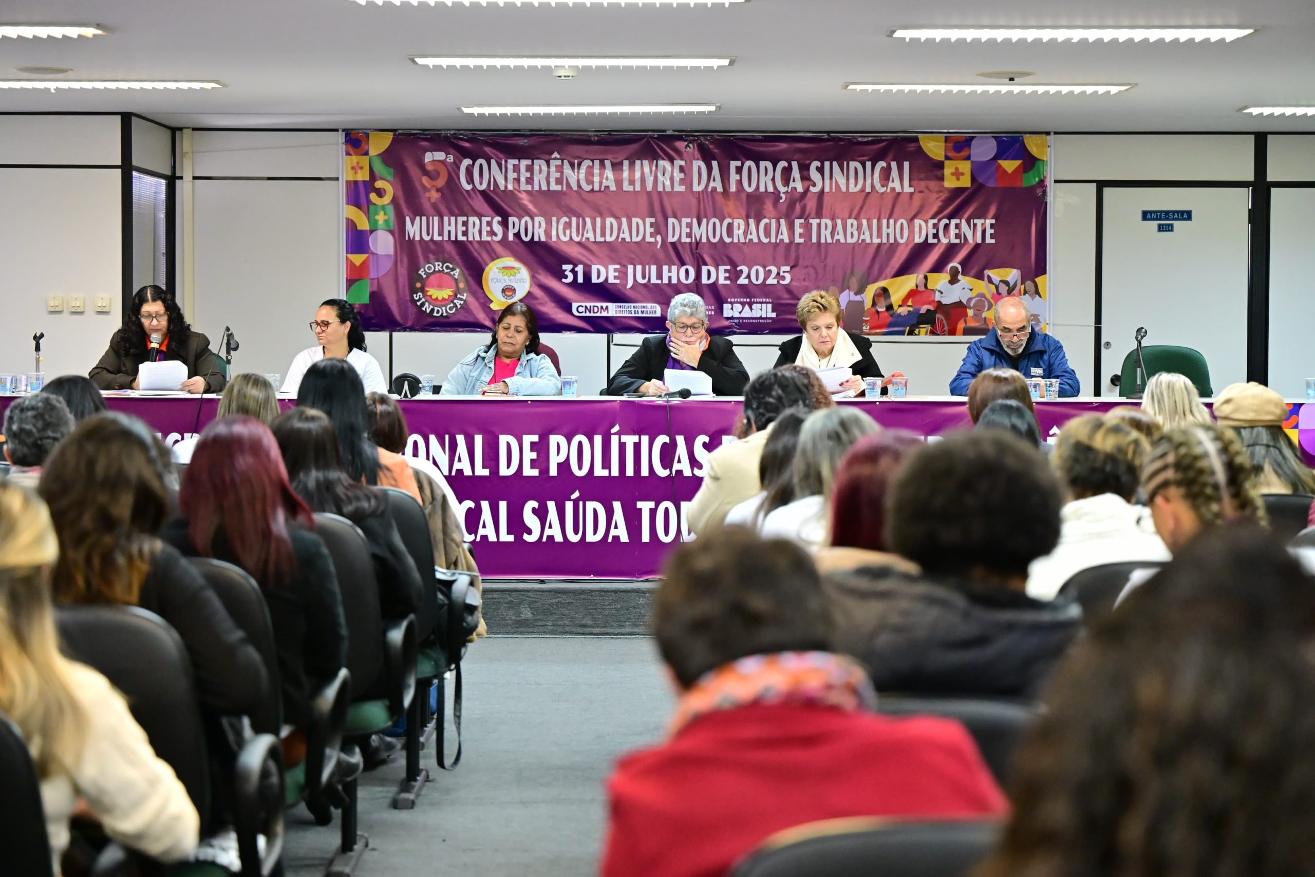 Veja fotos da Conferência Livre de Mulheres