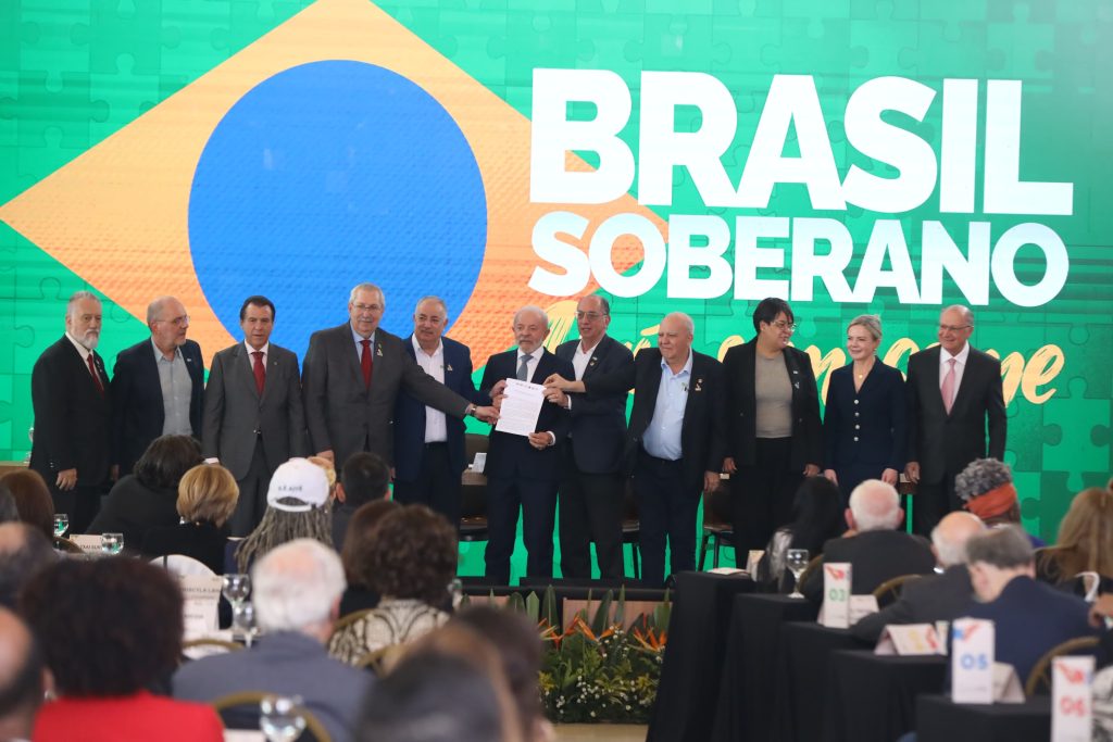 Miguel Torres toma posse no Conselhão e entrega propostas a Lula
