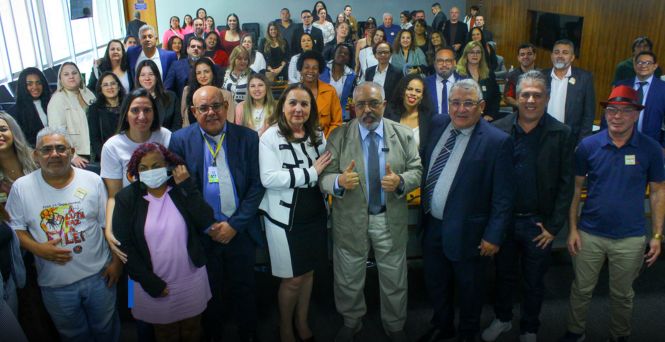 Mulheres frentistas exigem direitos e dignidade no Senado