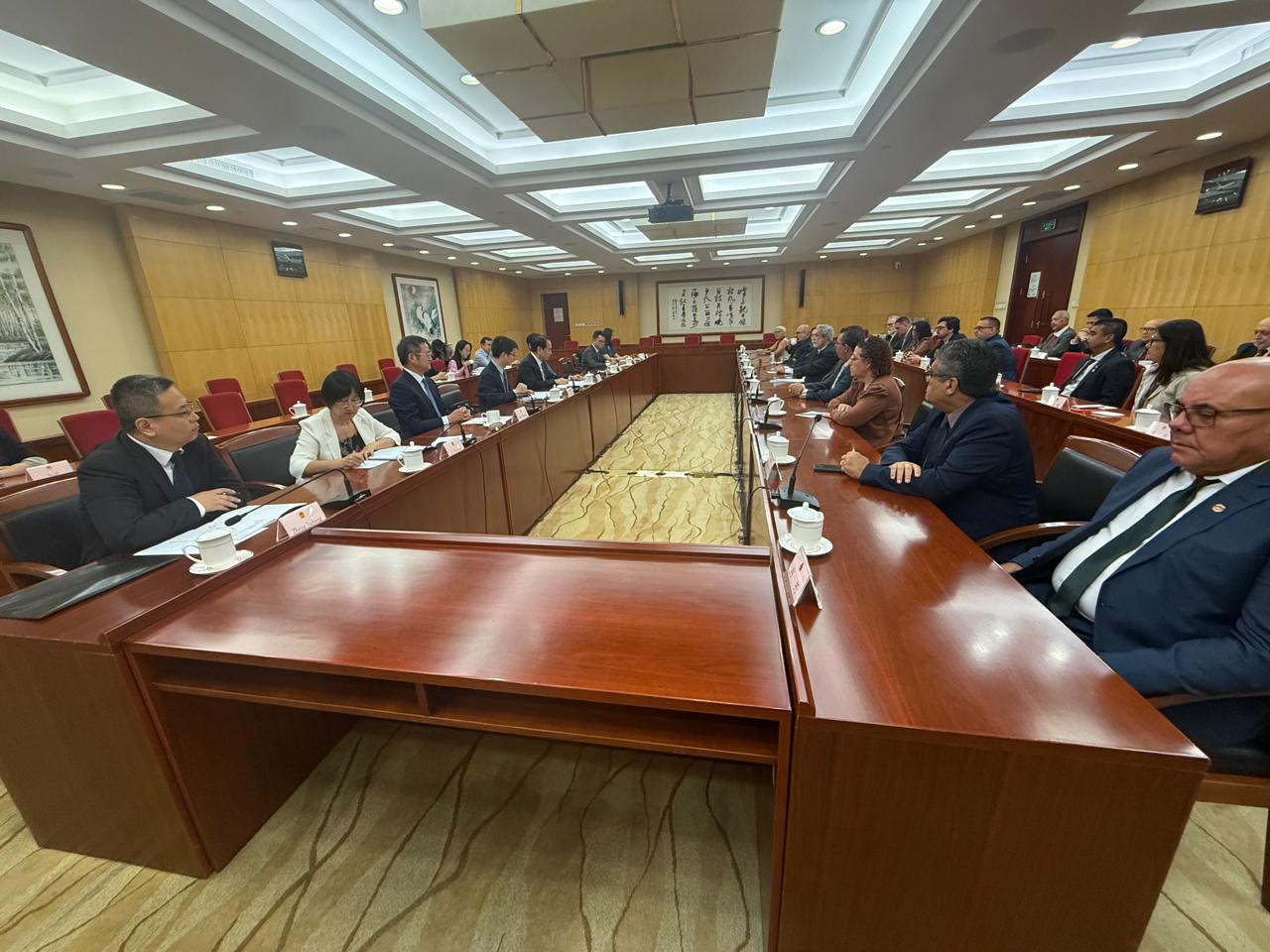 Juruna reforça unidade sindical em visita à China