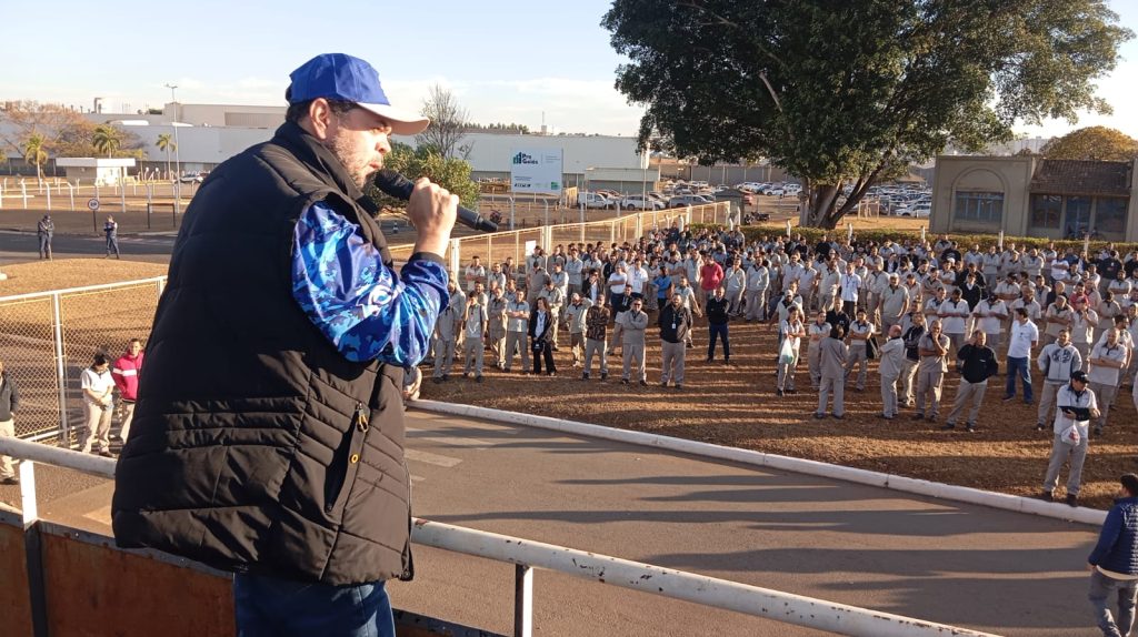 Simecat lança campanha salarial na Mitsubishi com Miguel Torres