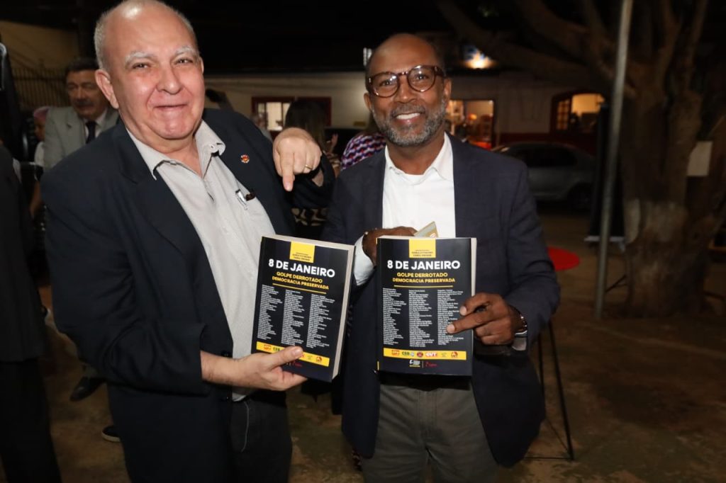 Lançamento do livro 08 de janeiro com apoio das Centrais Sindicais.
