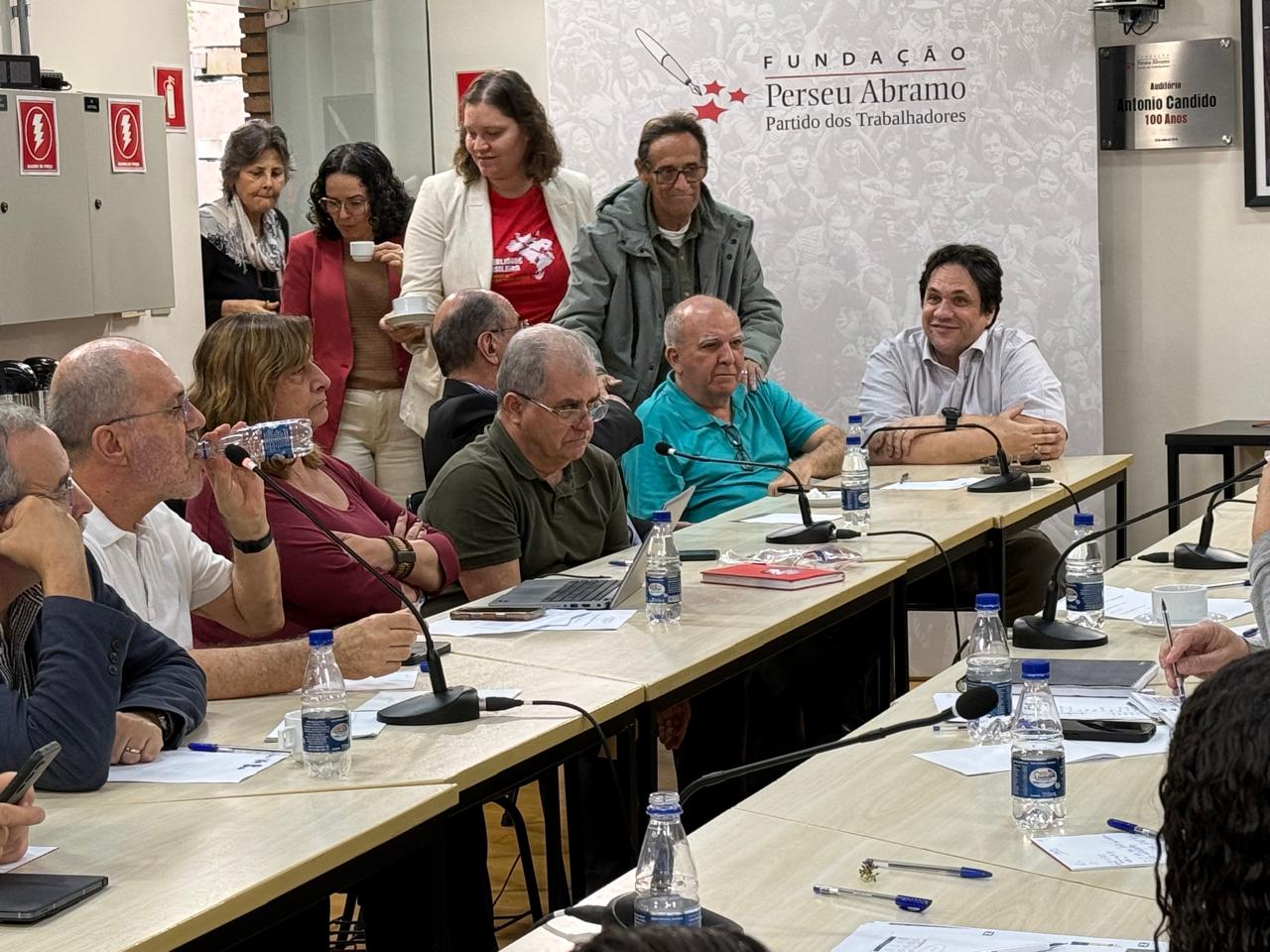 Centrais debatem pesquisa Vox Populi sobre mundo do trabalho
