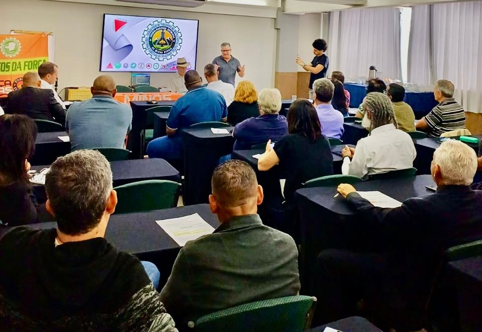 Químicos de MG debatem salários e reforçam democracia
