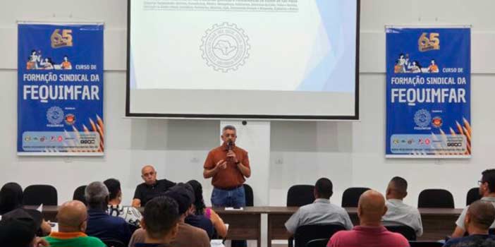 Formação fortalece ação sindical da FEQUIMFAR
