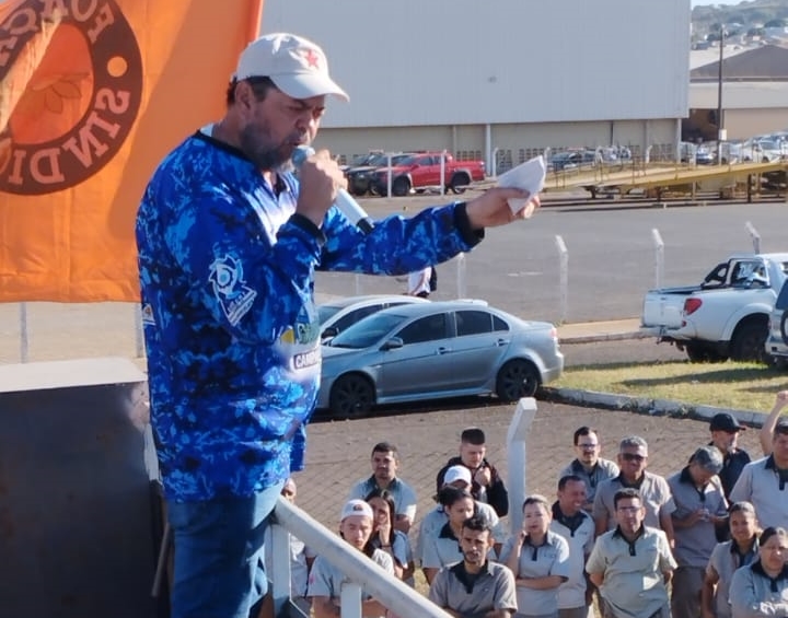 SIMECAT conquista aumento real e abono de R$ 3,2 mil